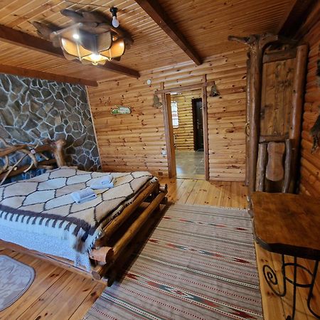 Гуцульська Хата Hotel ยาเรมชา ภายนอก รูปภาพ
