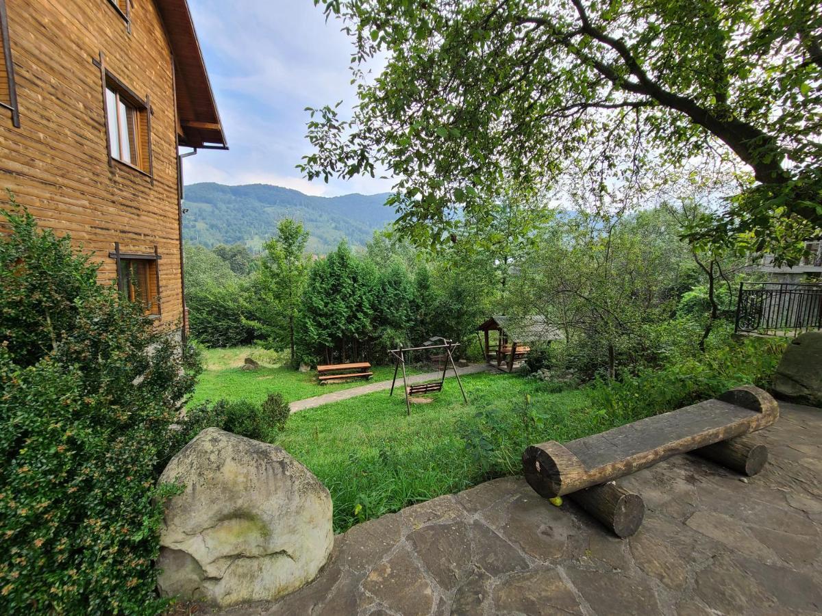 Гуцульська Хата Hotel ยาเรมชา ภายนอก รูปภาพ