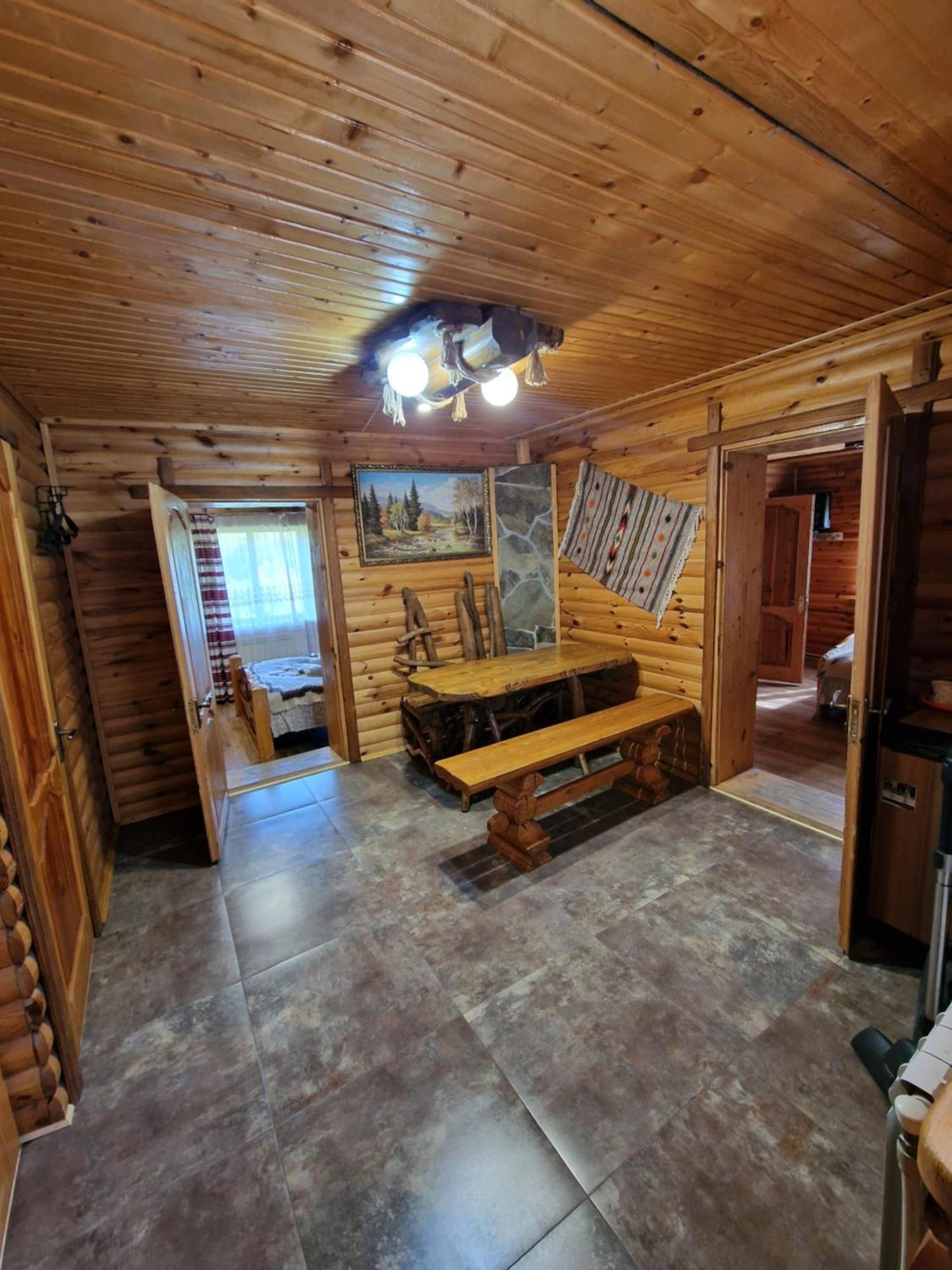 Гуцульська Хата Hotel ยาเรมชา ภายนอก รูปภาพ